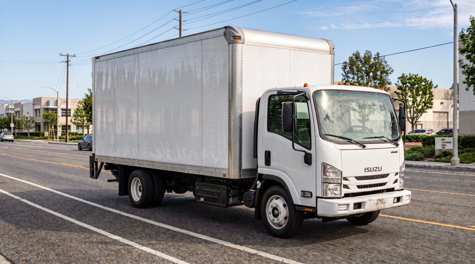 Commercial Box Truck for Regional Freight Deliveries