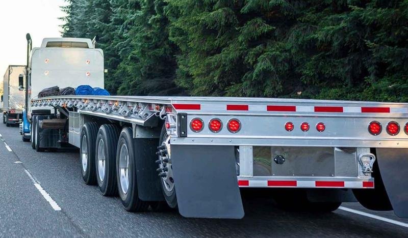 Flatbed Commercial Semi Truck and Trailer